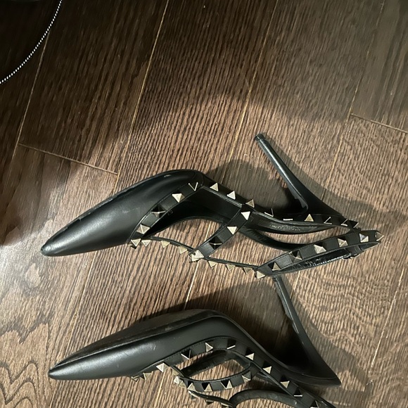 Valentino Garavani Rockstud t-strap - Picture 15 of 16